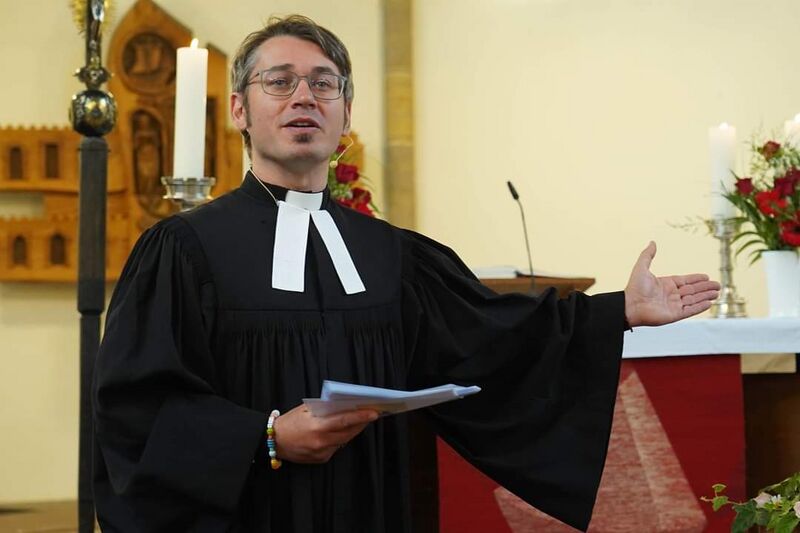 Datei:Pfarrer 1.jpeg